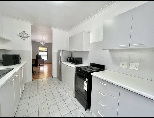 3 bed property to rent in RONDEBOSCH EAST